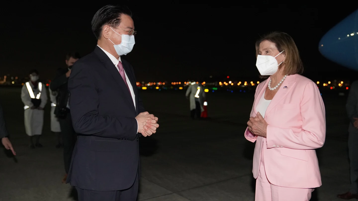 La presidenta de la Cámara de Representantes de EEUU, Nancy Pelosi, a su llegada a Taipéi (Taiwán). La presidenta de la Cámara de Representantes de EEUU, Nancy Pelosi, a su llegada a Taipéi (Taiwán).