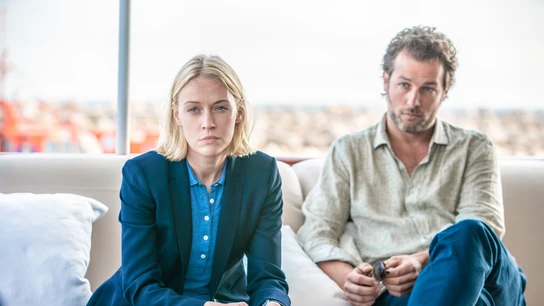 Miranda Blake (Elen Rhys) y Max Winter (Julian Looman) son los protagonistas de 'The Mallorca Files'. Miranda Blake (Elen Rhys) y Max Winter (Julian Looman) son los protagonistas de 'The Mallorca Files'.