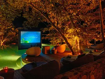 El truco para mejorar el sonido de tu TV en el jardín o en el camping El truco para mejorar el sonido de tu TV en el jardín o en el camping
