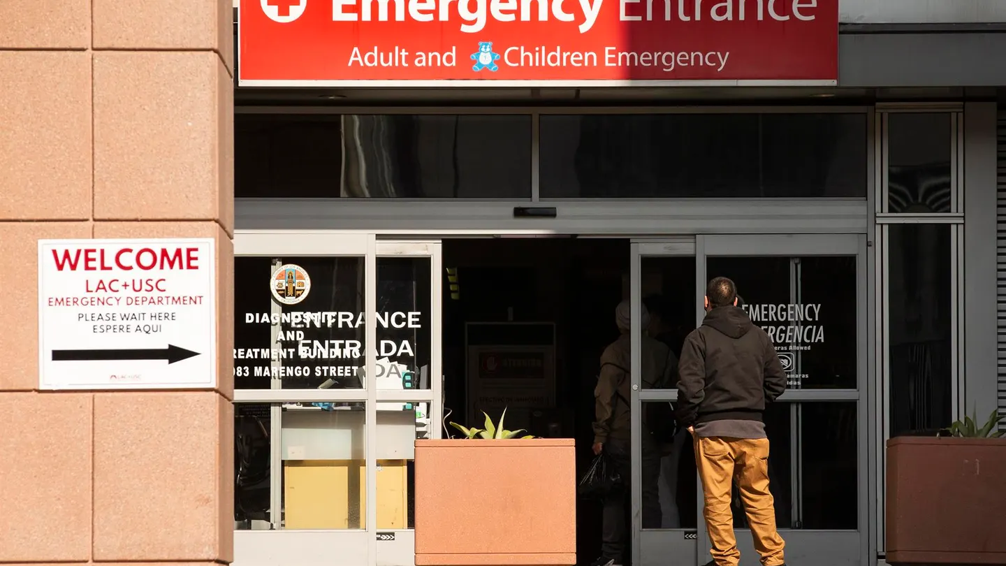 Vista de la entrada de emergencias de un hospital en Los Ángeles, California (EEUU) Vista de la entrada de emergencias de un hospital en Los Ángeles, California (EEUU)
