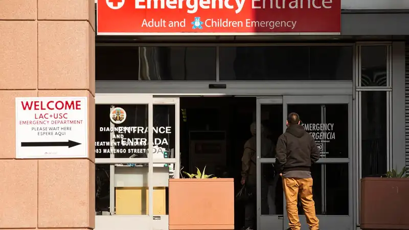 Vista de la entrada de emergencias de un hospital en Los Ángeles, California (EEUU)