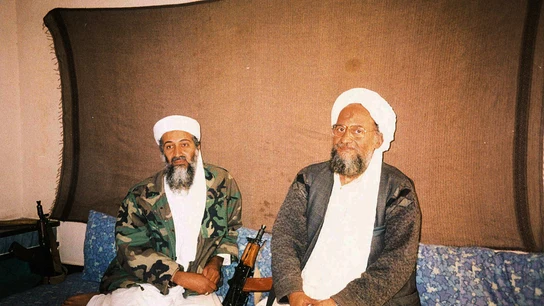 Ayman al Zawahiri, junto a Osama Bin Laden en una imagen de archivo Ayman al Zawahiri, junto a Osama Bin Laden en una imagen de archivo