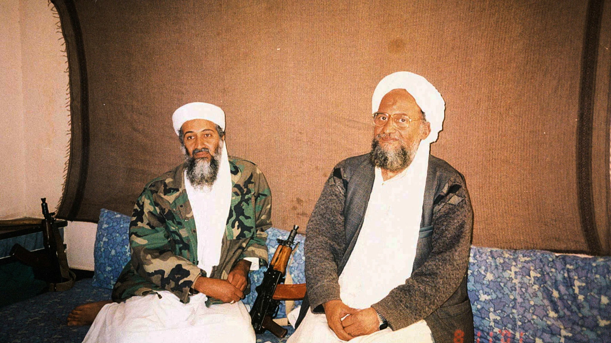 Ayman al Zawahiri, junto a Osama Bin Laden en una imagen de archivo