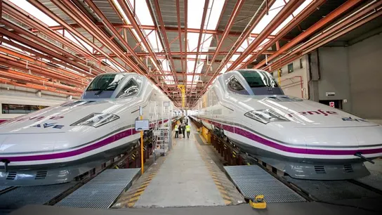 Imagen de archivo de dos trenes de AVE Imagen de archivo de dos trenes de AVE