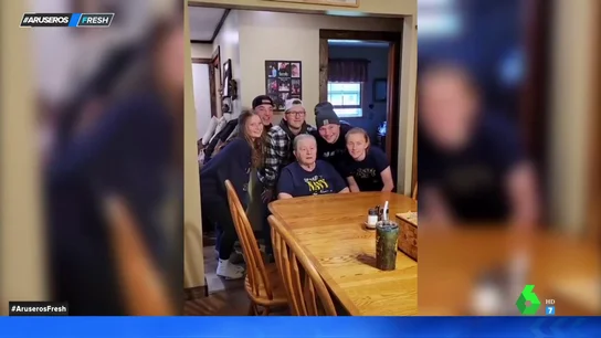 Un marine regresa a casa y sorprende a su abuela de una forma muy original Un marine regresa a casa y sorprende a su abuela de una forma muy original