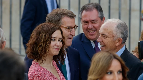 La presidenta de la Comunidad de Madrid, Isabel Díaz Ayuso, junto al líder del PP, Alberto Núñez Feijóo. La presidenta de la Comunidad de Madrid, Isabel Díaz Ayuso, junto al líder del PP, Alberto Núñez Feijóo.