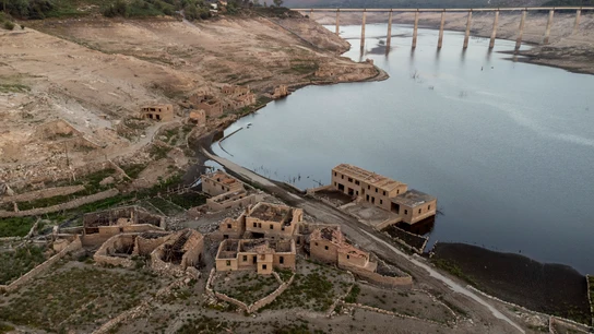 Aceredo, en Lobios (Ourense), sepultado por las aguas del embalse de Lindoso, vuelve a emerger debido a la sequía Aceredo, en Lobios (Ourense), sepultado por las aguas del embalse de Lindoso, vuelve a emerger debido a la sequía
