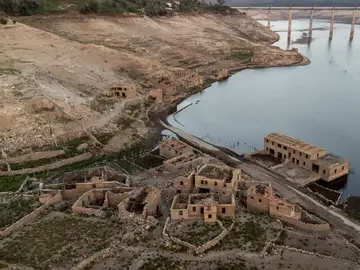 Aceredo, en Lobios (Ourense), sepultado por las aguas del embalse de Lindoso, vuelve a emerger debido a la sequía