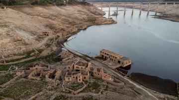 Aceredo, en Lobios (Ourense), sepultado por las aguas del embalse de Lindoso, vuelve a emerger debido a la sequía