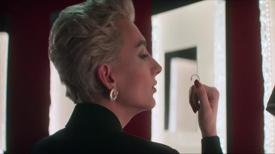 Deseo es otra de sus hermanas y siempre anda pinchando en cuanto tiene ocasión. Deseo es otra de sus hermanas y siempre anda pinchando en cuanto tiene ocasión.