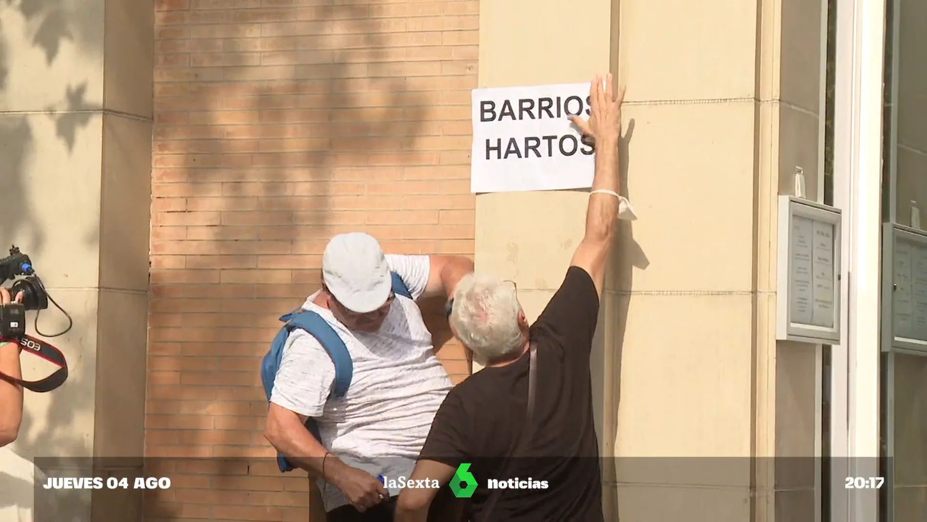 "Es un bien básico": varios barrios de Sevilla, en pie de guerra contra Endesa por los cortes de luz