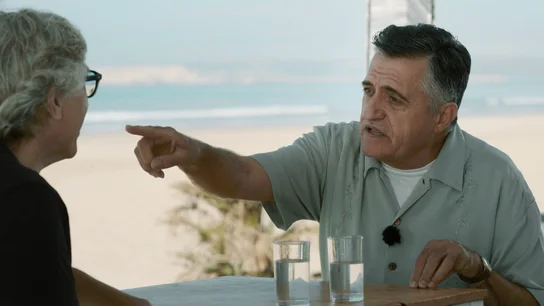 Wyoming canta a David Trueba una chirigota en homenaje al humor "único" de Cádiz Wyoming canta a David Trueba una chirigota en homenaje al humor "único" de Cádiz