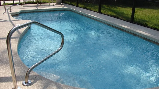 Muere un niño de tres años tras caer a una piscina en Benalmádena (Málaga) Muere un niño de tres años tras caer a una piscina en Benalmádena (Málaga)