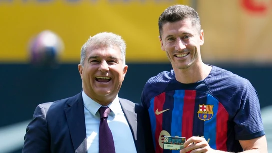 Joan Laporta, junto a Robert Lewandowski Joan Laporta, junto a Robert Lewandowski