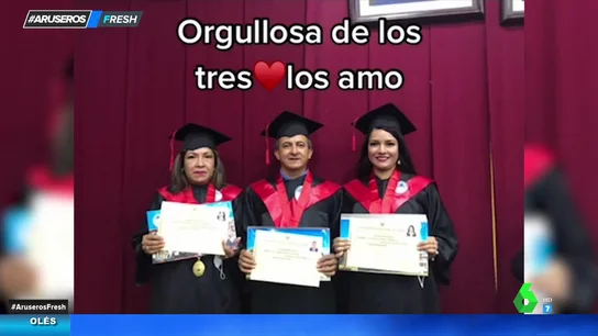 Graduación triple: madre, padre e hija Graduación triple: madre, padre e hija