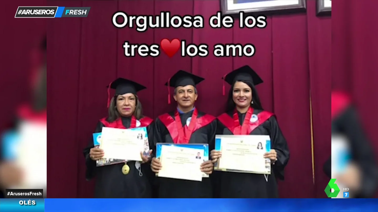 Graduación triple: madre, padre e hija Graduación triple: madre, padre e hija