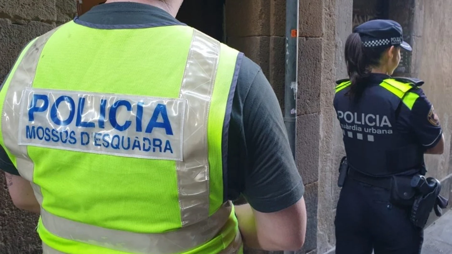Un mosso dispara a un hombre que se abalanzó contra él con un arma blanca Un mosso dispara a un hombre que se abalanzó contra él con un arma blanca