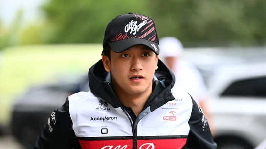 Zhou, piloto de Alfa Romeo Zhou, piloto de Alfa Romeo