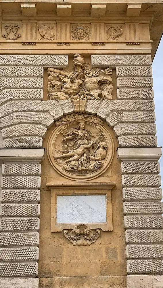 Detalles del Arco del Triunfo de Montpellier