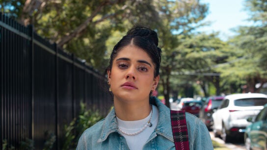 Ayesha Madon interpreta a la joven de 16 años Amerie, rebelde y un poco bocazas