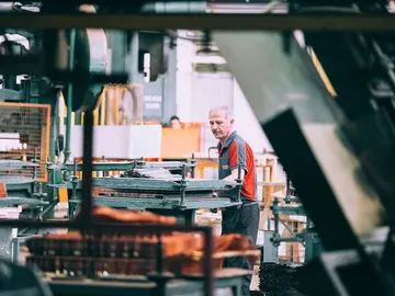 Trabajador en una fábrica Trabajador en una fábrica