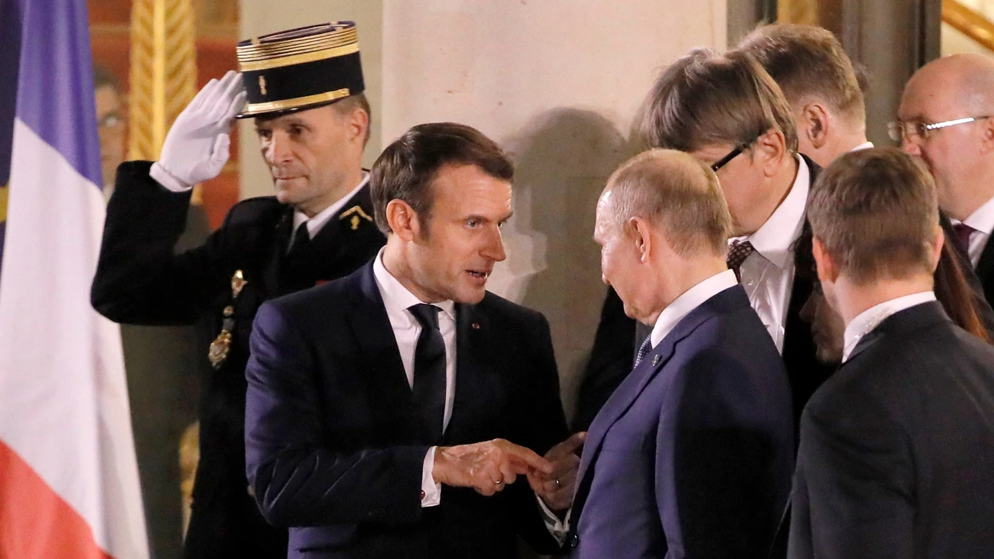 Macron dialoga con Putin durante un evento celebrado en 2019 Macron dialoga con Putin durante un evento celebrado en 2019