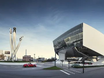 Entrada del espectacular Museo Porsche en Stuttgart-Zuffenhausen. Entrada del espectacular Museo Porsche en Stuttgart-Zuffenhausen.