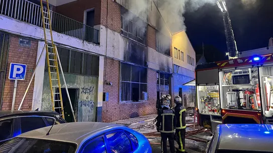 Incendio en una nave industrial en el que han muerto dos personas Incendio en una nave industrial en el que han muerto dos personas