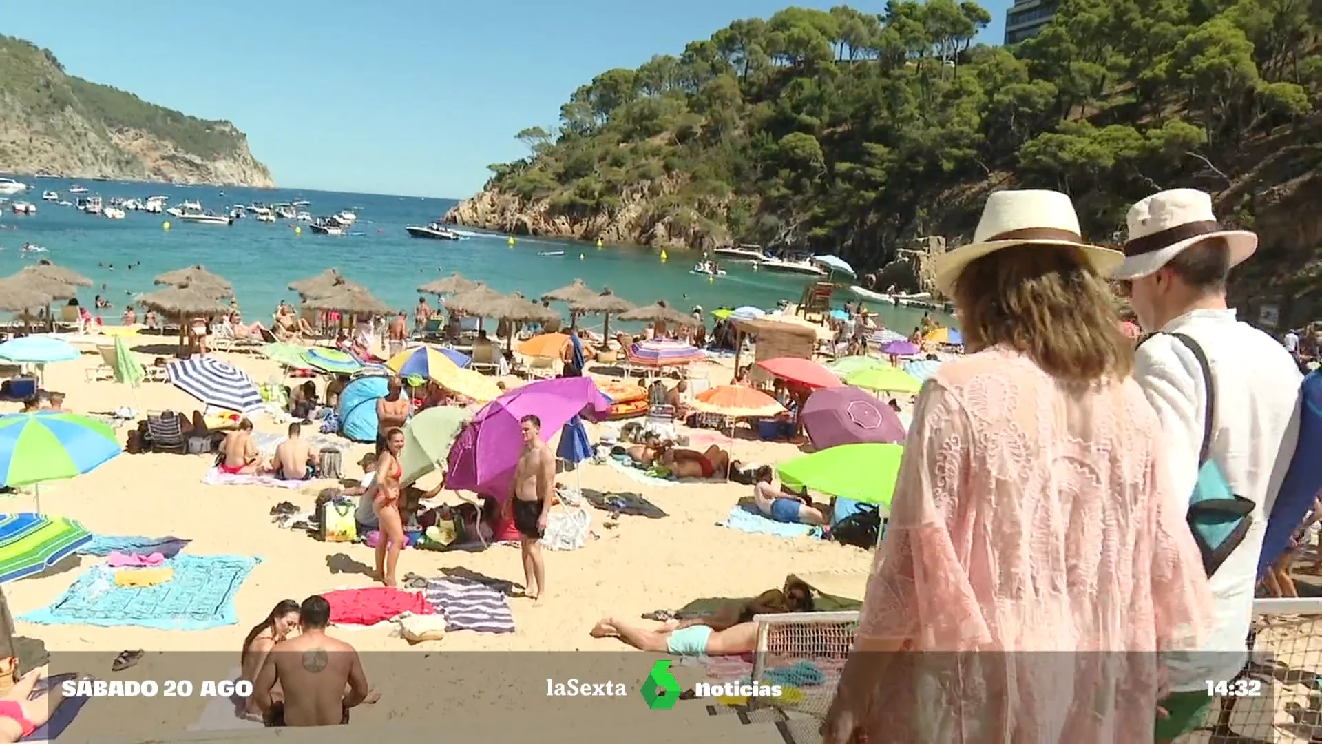 Playas 'privatizadas': pagar por tumbonas de "lujo" en primera línea u optar por la arena atestada de gente 