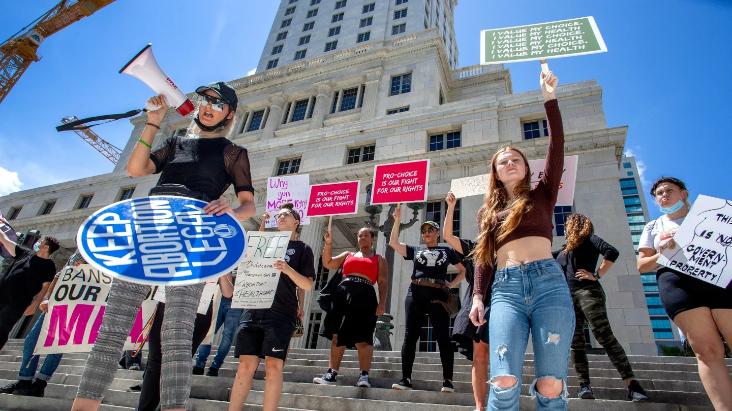 Grupos de mujeres ofrecen su ayuda con mensajes en clave a las embarazadas que quieran abortar en EEUU Grupos de mujeres ofrecen su ayuda con mensajes en clave a las embarazadas que quieran abortar en EEUU
