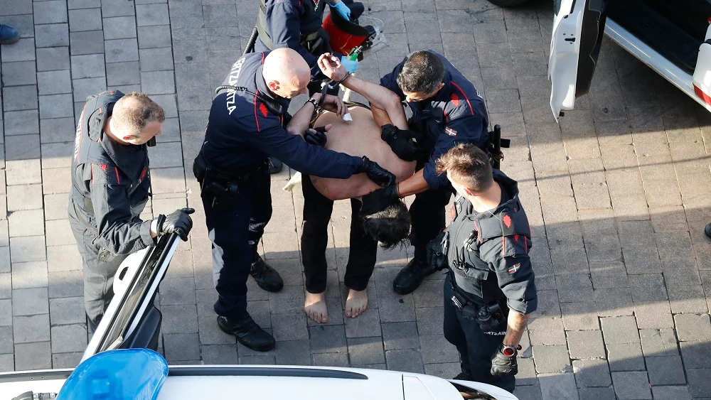Imagen del hombre detenido tras atrincherarse en su vivienda de Vitoria