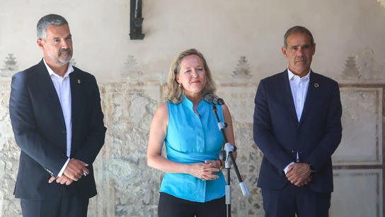 Calviño defiende el reparto del coste de la guerra: "Es de justicia que eléctricas y bancos arrimen el hombro" Calviño defiende el reparto del coste de la guerra: "Es de justicia que eléctricas y bancos arrimen el hombro"