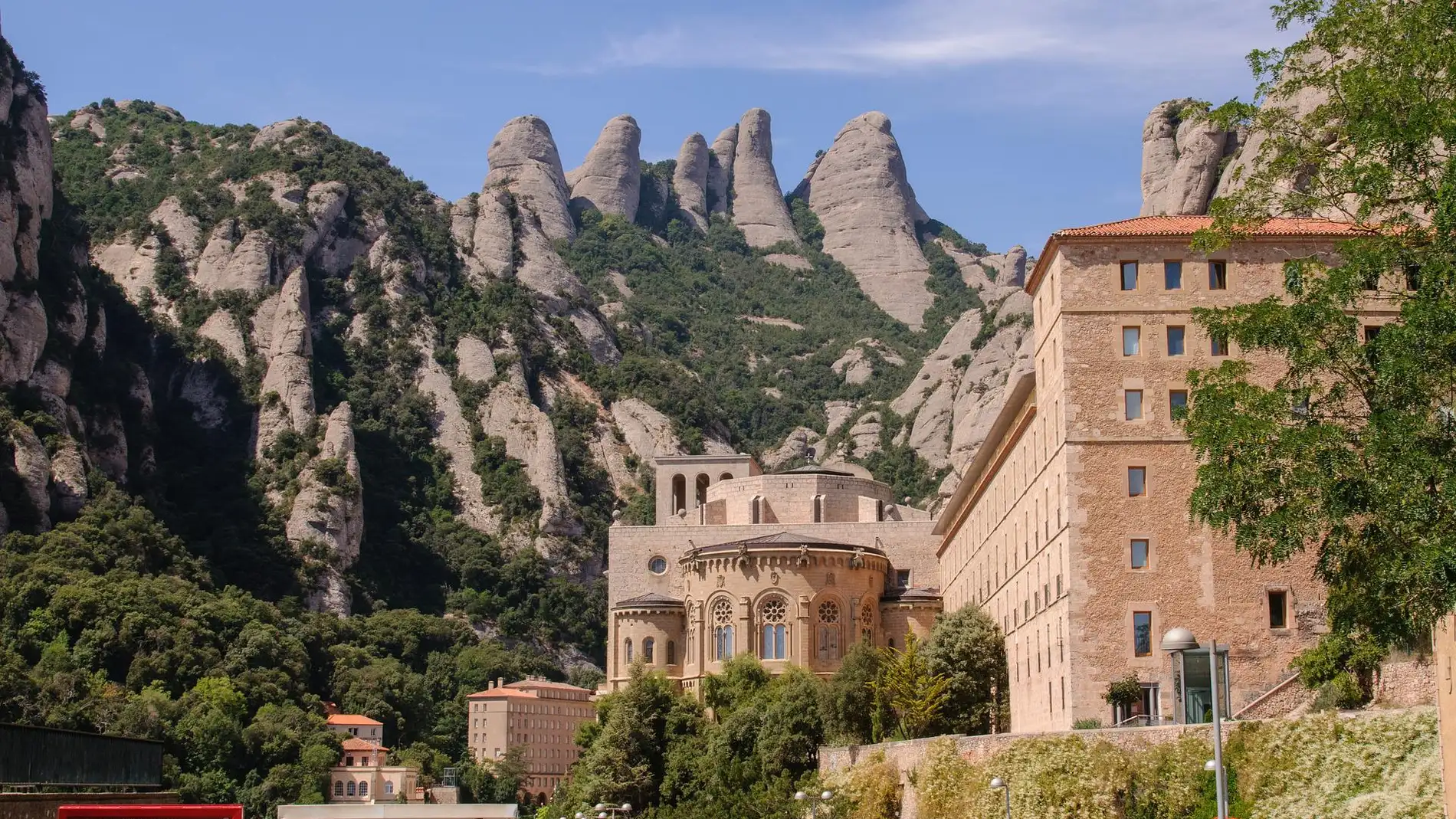 Todo lo que debes saber para visitar la bonita montaña de Montserrat