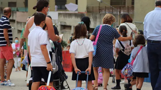 La vuelta al cole más cara: desplazamientos y compra de libros, principales preocupaciones de los padres La vuelta al cole más cara: desplazamientos y compra de libros, principales preocupaciones de los padres