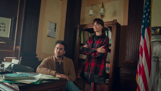 Dan Levy interpretará a un escritor y tutor de Maeve (Emma Mackey) en su curso en Estados Unidos Dan Levy interpretará a un escritor y tutor de Maeve (Emma Mackey) en su curso en Estados Unidos