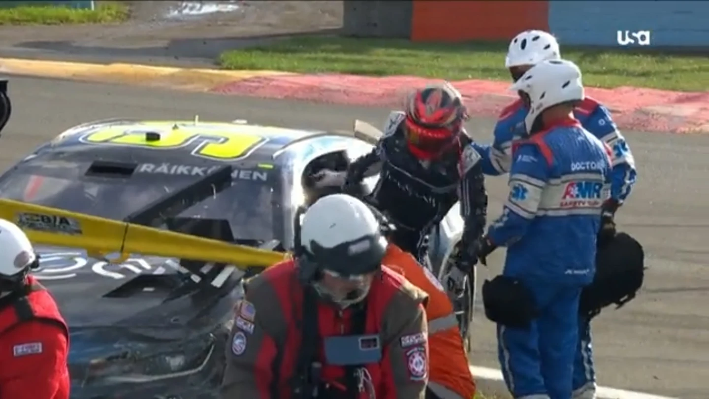 Kimi Raikkonen, obligado a abandonar en su debut en la NASCAR Kimi Raikkonen, obligado a abandonar en su debut en la NASCAR