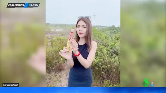 La fiebre por las "plantas pene" obliga al Gobierno de Camboya a solicitar a su población que deje de jugar con ellas La fiebre por las "plantas pene" obliga al Gobierno de Camboya a solicitar a su población que deje de jugar con ellas