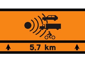 Es naranja, es rectangular y sólo está en las carreteras convencionales: este es el significado de la señal más popular de la DGT