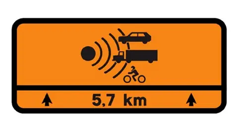 Es naranja, es rectangular y sólo está en las carreteras convencionales: este es el significado de la señal más popular de la DGT Señal de la DGT
