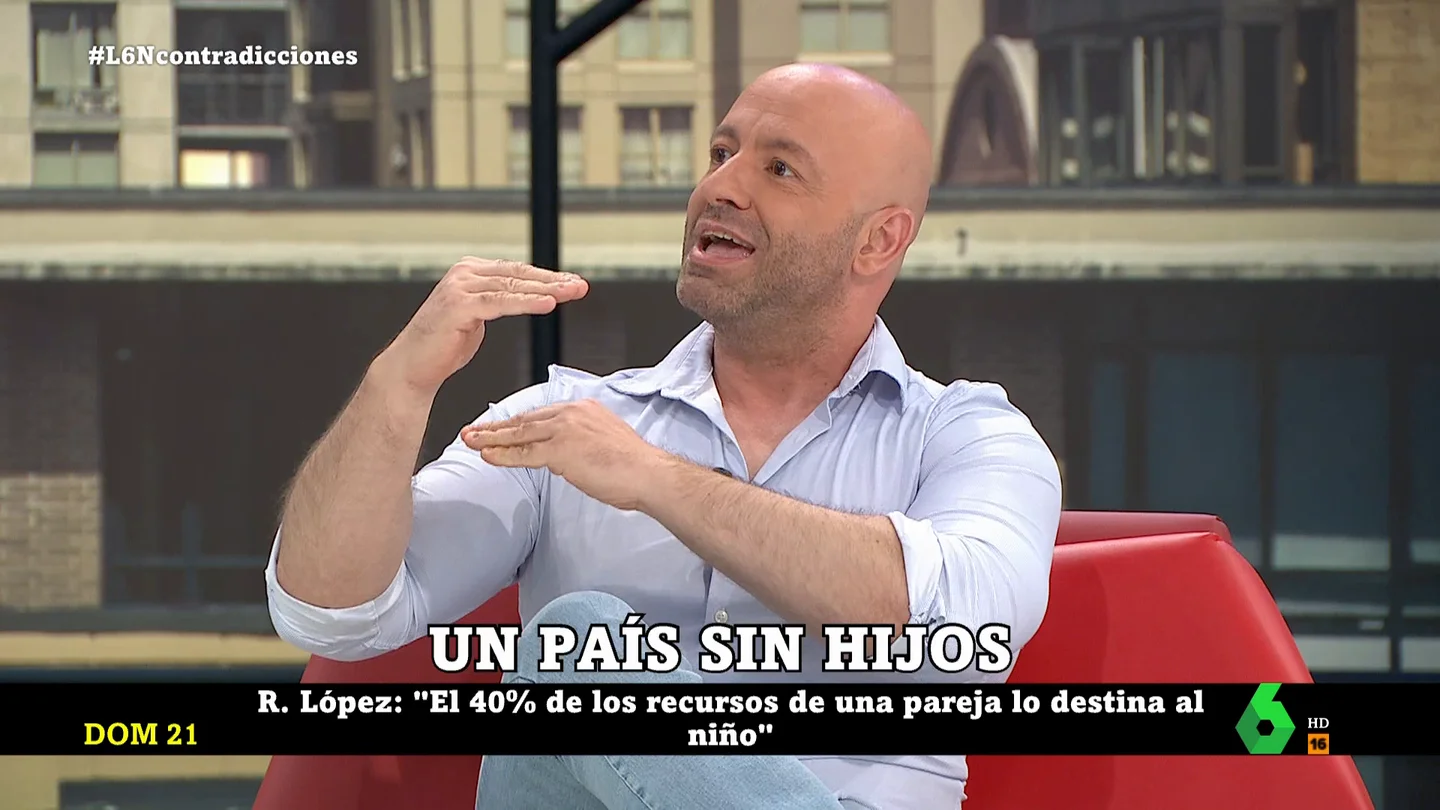 Rafa López: "La mujer puede ser competitiva hasta que tiene un hijo, ya que el techo de cristal se convierte en una losa" Rafa López: "La mujer puede ser competitiva hasta que tiene un hijo, ya que el techo de cristal se convierte en una losa"