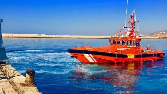 Una embarcación de Salvamento Marítimo Una embarcación de Salvamento Marítimo