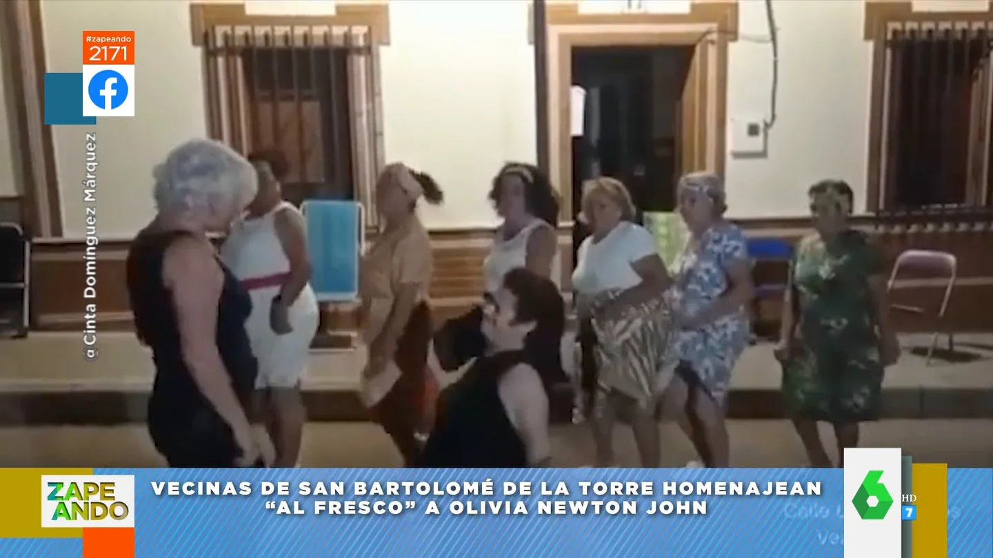 El divertido homenaje a Olivia Newton-John: así bailan unas vecinas de Huelva el mítico tema de 'Grease' El divertido homenaje a Olivia Newton-John: así bailan unas vecinas de Huelva el mítico tema de 'Grease'