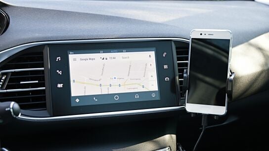 &iquest;No funciona tu Android Auto? Estos son algunos de los tel&eacute;fonos con problemas de compatibilidad en el coche