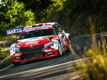 Efrén Llarena ya presume de ser Campeón de Europa de Rallies Efrén Llarena ya presume de ser Campeón de Europa de Rallies