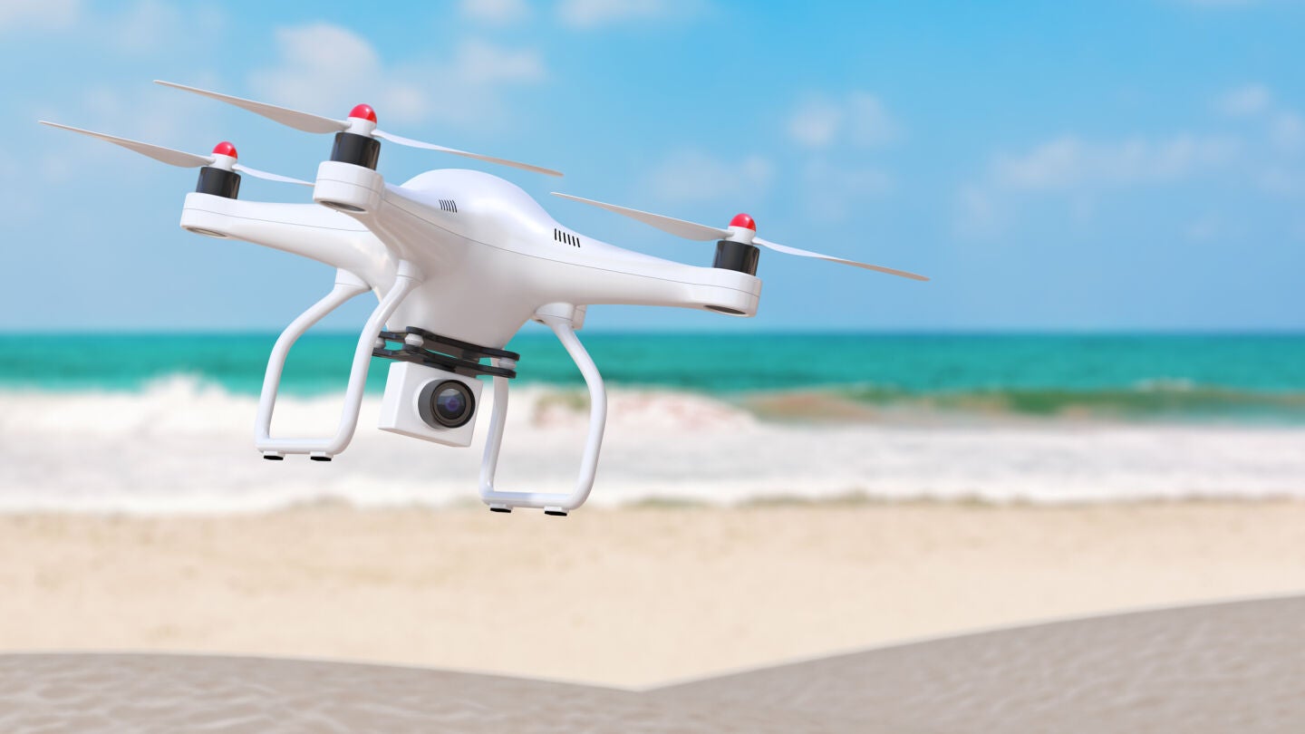 Dron en la playa