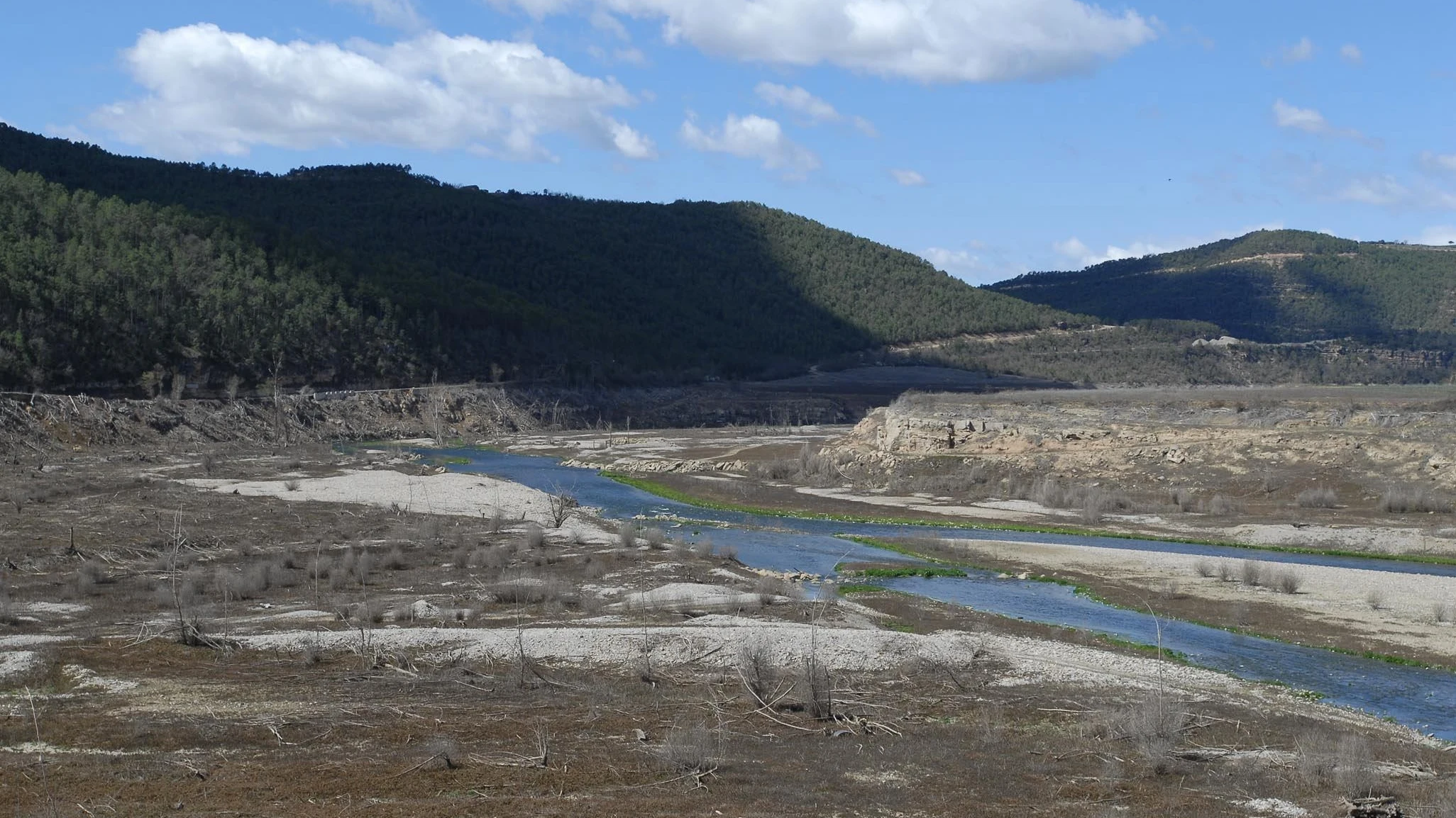 La central hidroeléctrica de Rialb (Lleida) para toda su actividad de forma definitiva: su embalse se encuentra por debajo del 7% 
