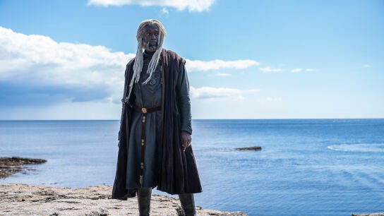 Driftmark, el hogar de los Velaryon (Lord Corlys en la foto), se ha recreado en la isla San Miguel de Cornualles