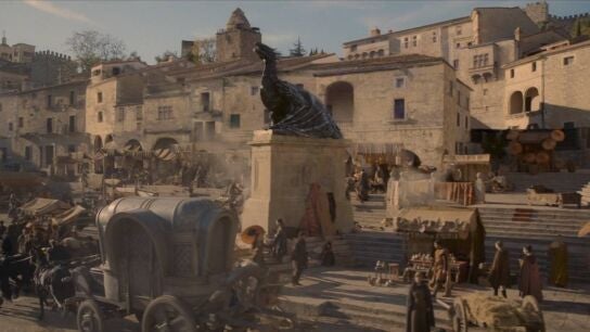 La plaza mayor de Trujillo (Cáceres) convertida en un mercado para 'La casa del dragón'