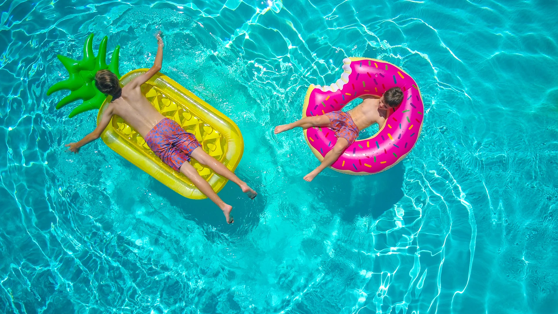 El corte de digestión, orinar sobre picaduras de medusas y otros 8 mitos del verano (explicados por médicos)