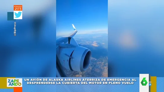 El sorprendente momento en el que la cubierta del motor de un avión se desprende en pleno vuelo El sorprendente momento en el que la cubierta del motor de un avión se desprende en pleno vuelo